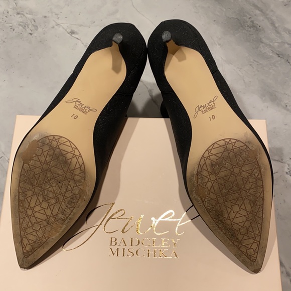👢Badgley Mischka Back zipper, 2” kitten heel. Soft stretch shimmer fabric - Picture 4 of 8